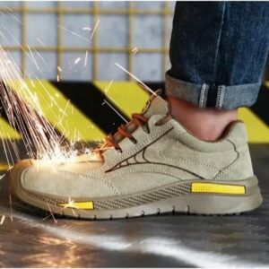 Penggunaan Sepatu Safety Anti-Static dalam Keamanan dan kesehatan Kerja (K3) di Lingkungan Industri