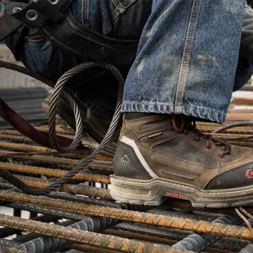 Menghindari Kecelakaan kerja Dengan Memakai Sepatu Safety Yang Tepat